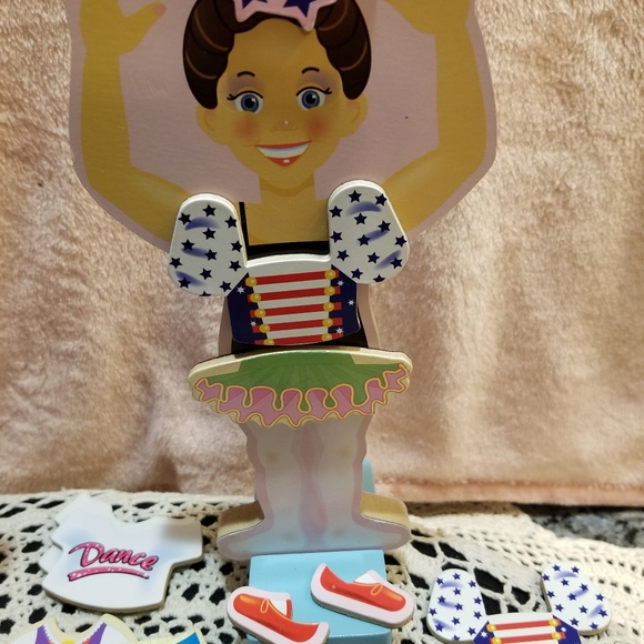 EUC 54 pcs. 2 magnetic dress dolls - Picture 12 of 13